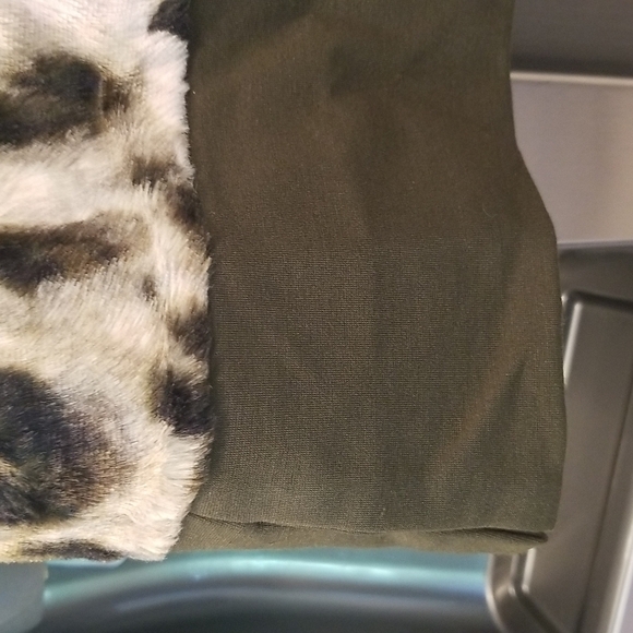 💕TRINA TURK💕 Joyful Top ~ Faux Fur Sleeveless Tank Top Animal Print NWT - Picture 6 of 9